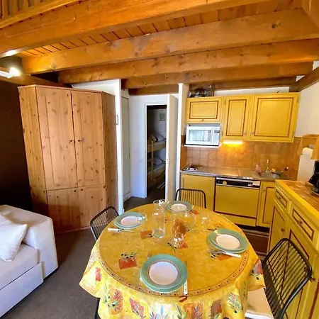 Chaleureux A 80 M² Balcon 公寓 *