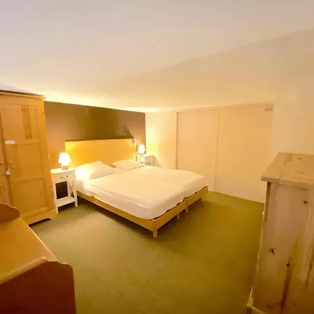 Chaleureux A 80 M² Balcon Enchastrayes