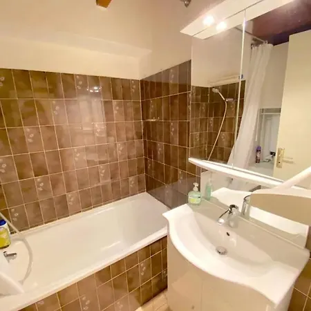 Chaleureux A 80 M² Balcon 아파트 Enchastrayes
