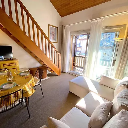 Chaleureux A 80 M² Balcon Enchastrayes